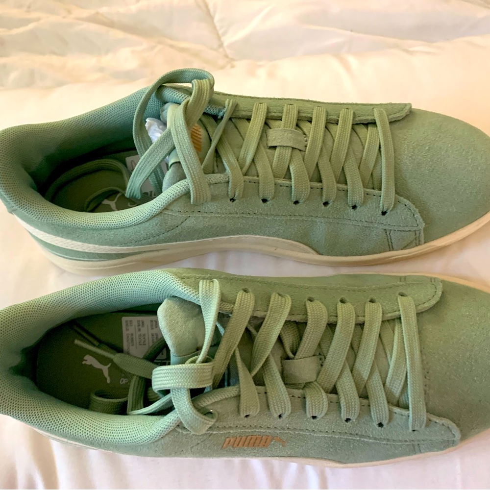 Puma Suede Classic Mint green women’s sneakers size 8 almost new